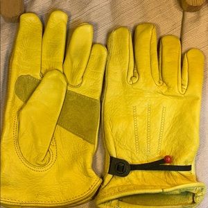 Wells Lamont soft leather adjustable gloves